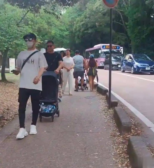 股票配资平台代理 汪峰携子女与森林北一家同游日本，获女方父母认可感情稳定
